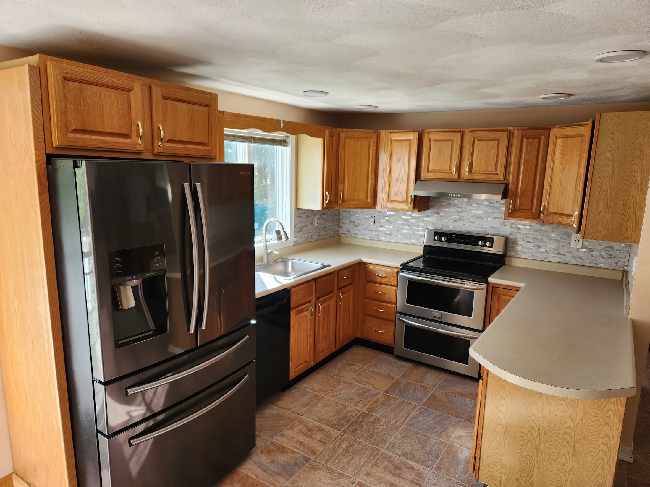LynnKitchenBefore LynnKitchenBefore
